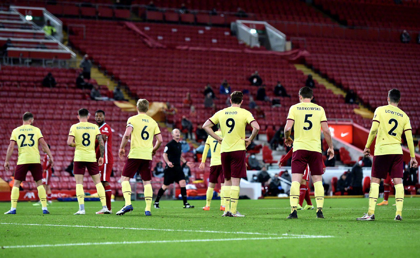 他的表现始 他的表现始